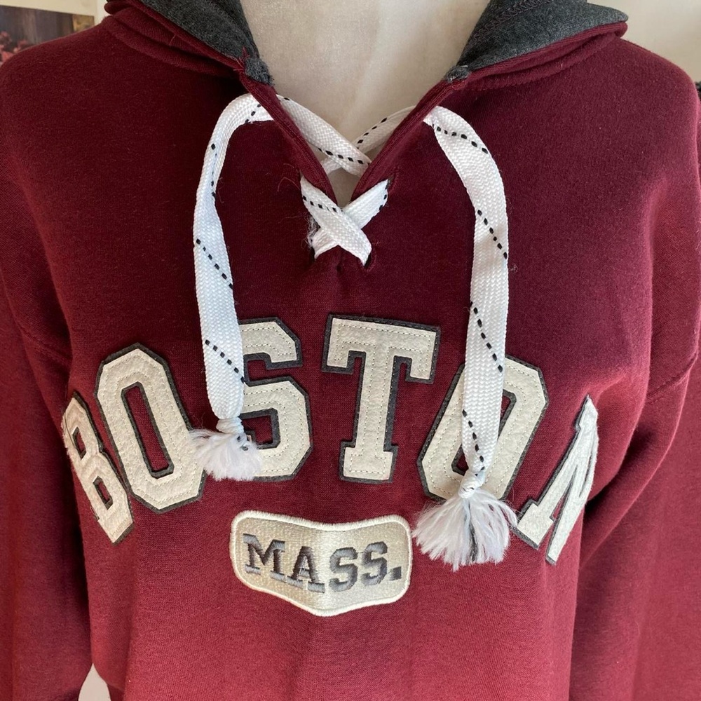 NWOT Boston Logo Maroon Hoodie With Shoe Lace Tie - Picture 2 of 4